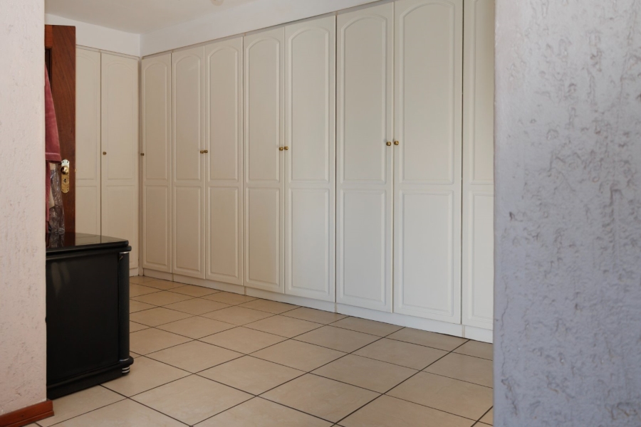 5 Bedroom Property for Sale in Schoemansville North West